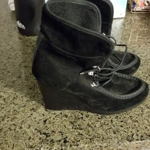 Bkack suede boot